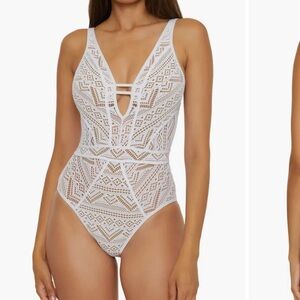 BECCA Color Play Mesh One-Piece Swimsuit - White Size XL